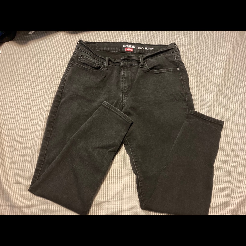 Black curvy skinny jeans
